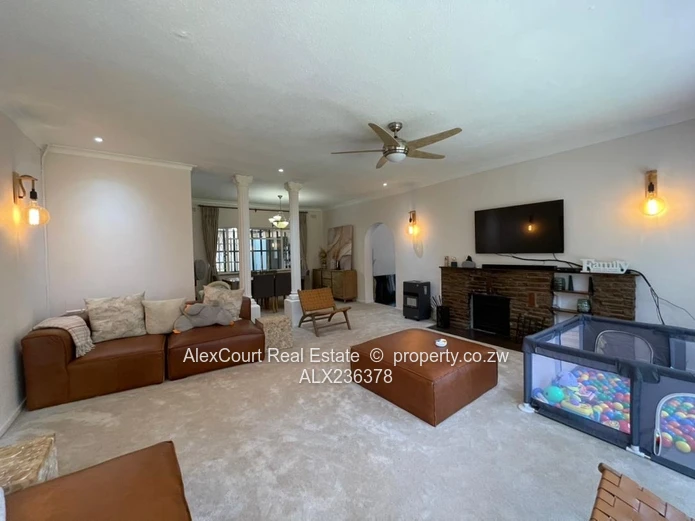 Beautifully Built House In Avondale West