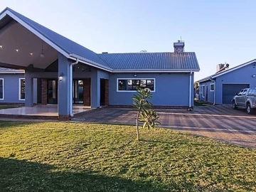 Just move in vacant neat house