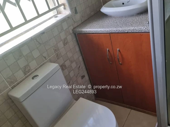 Private & Secure Cottage For Rent In Helensvale