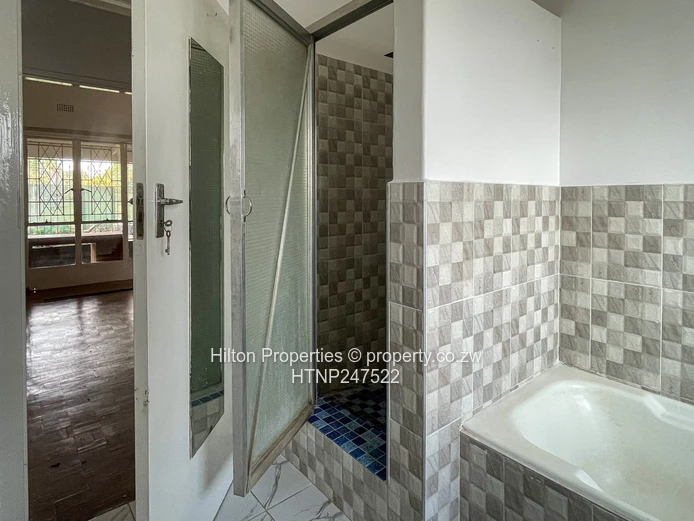 Marlborough 2-Bed Garden Flat — Veranda, Borehole & Lawn