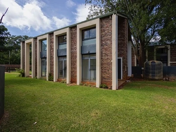 4 Bedroom Flat & Apartment