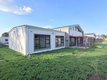 2 Bedroom Flat & Apartment