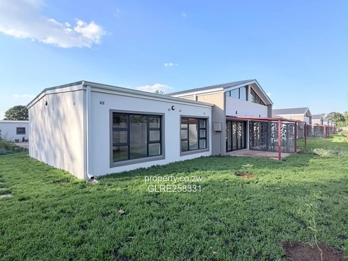 Modern 2 Bed Apartment with Borehole in Marlborough