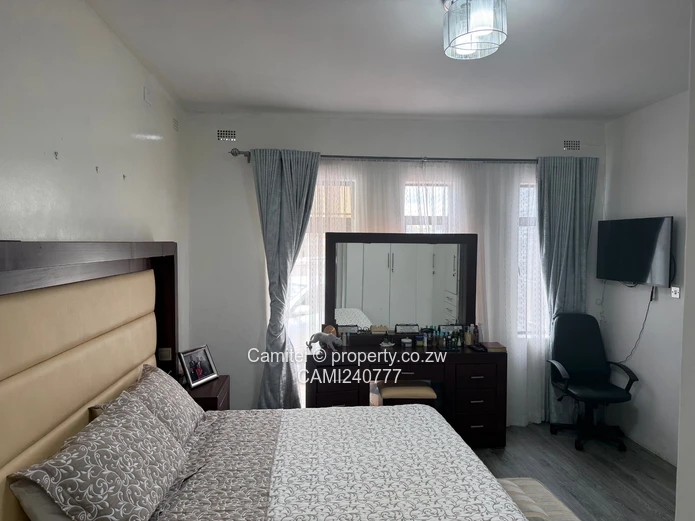 Wow 3 bed main en-suite walled and gated sitting on 516sqm (Sole Mandate)