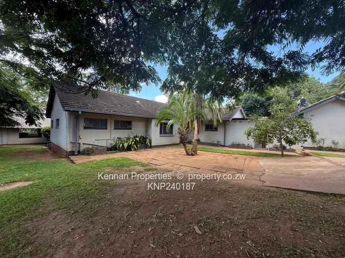 Family home with spaciouse outdoor entertainment area