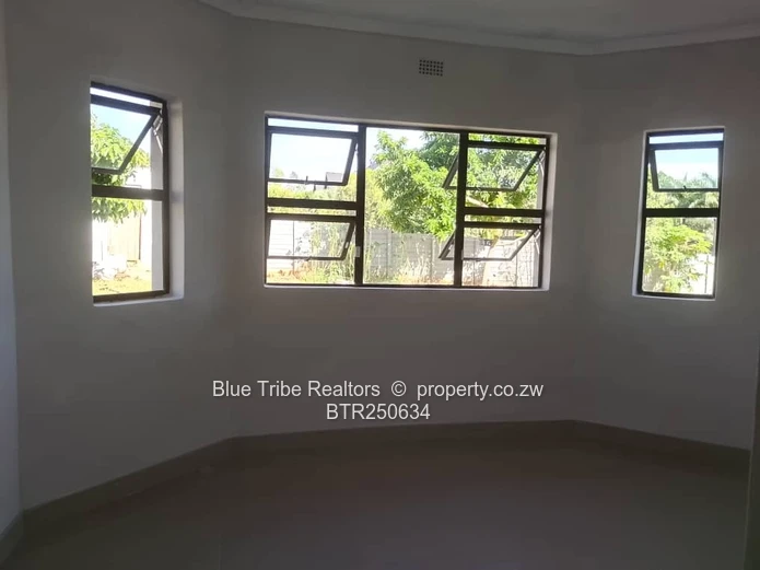 House to rent in Brookview (Sole Mandate)