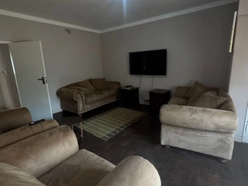 2 Bedroom Flat & Apartment