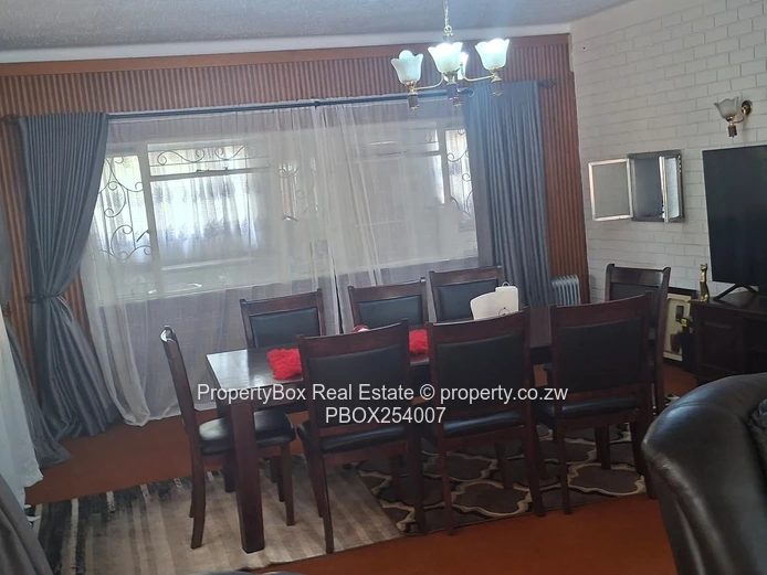 Eastlea Prime Property for Sale suitatble for Offices!