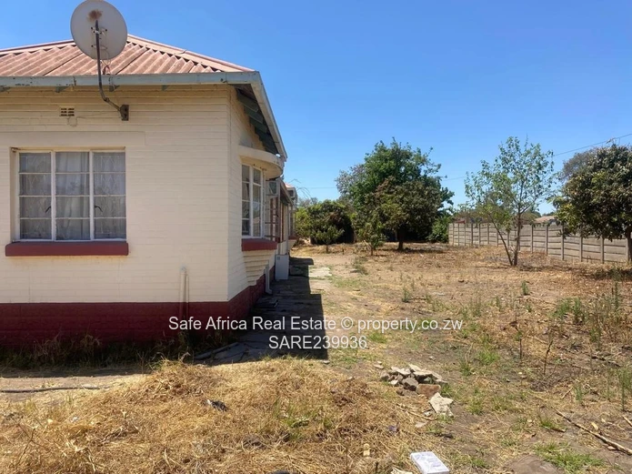 WATERFALLS- PROSPECT AREA 5 Bedroomed house for sale