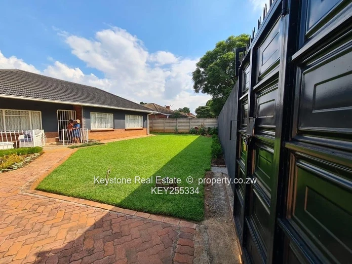 Charming 3 Bedroom Home to Let in Safe Convenient Neighbourhood
