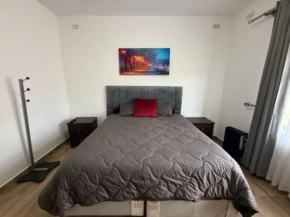 2 Bedroom Flat & Apartment