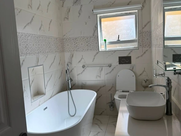 3 Bedroom Flat & Apartment