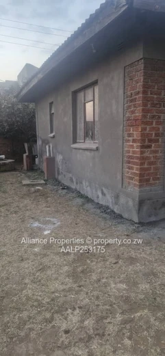 2-Bed Retreat: Tiled Veranda & Garden in Lenana Park