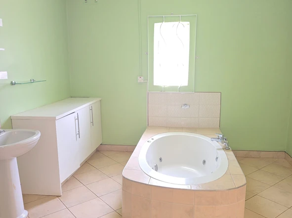 3 Bedroom Flat & Apartment