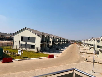 2 Bedroom Flat & Apartment