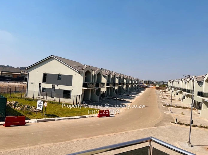 Madokero 2-Bed Flat - Pool, Borehole & Balcony
