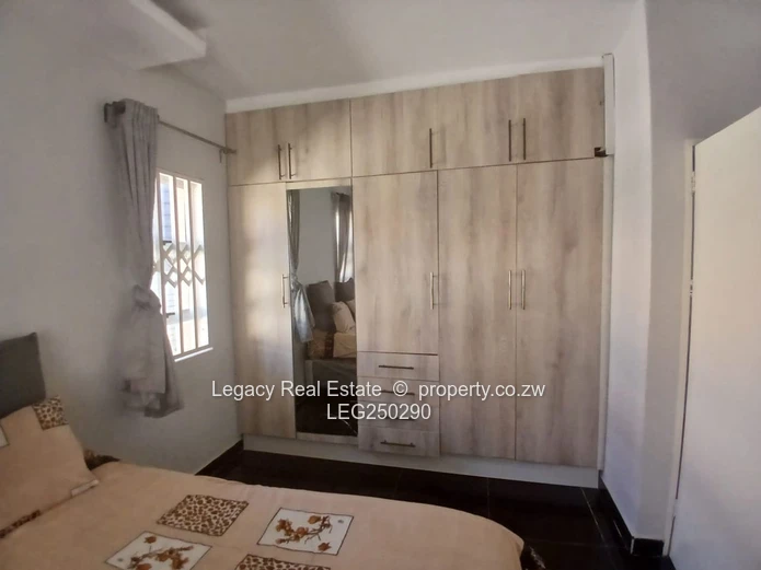 Madokero 3-Bed Brick Home - Borehole & Bright Lounge