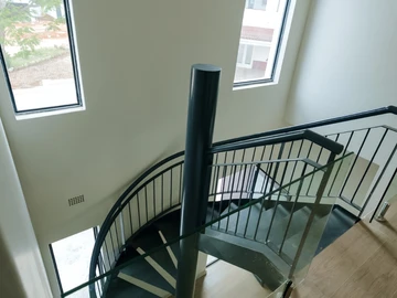 5 Bedroom Garden Flat