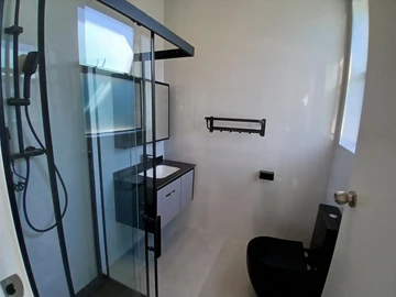 2 Bedroom Flat & Apartment