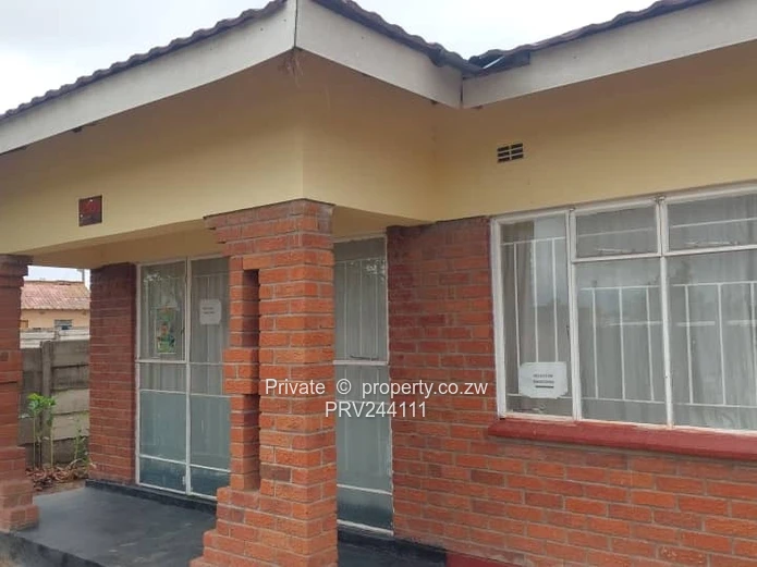 New 5-Bed Chitungwiza Home, Brick & Walled Yard, Fully serviced area (Sole Mandate)