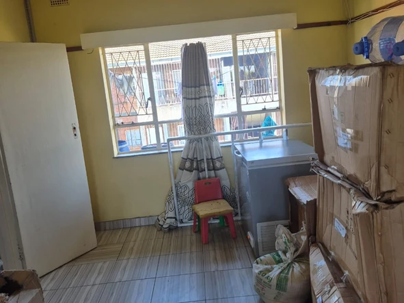 2 Bedroom Flat & Apartment