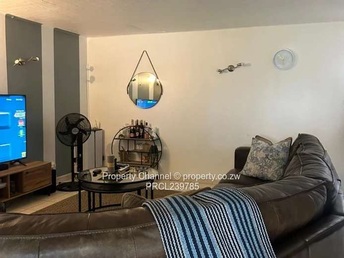 Avondale 2-Bed Garden Flat — Modern Fitted Kitchen & Garden