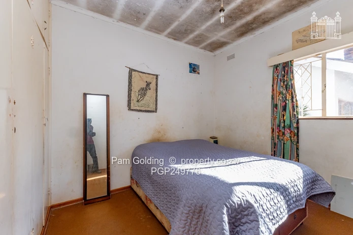 5Bedroom House on An Acre, Corner Property