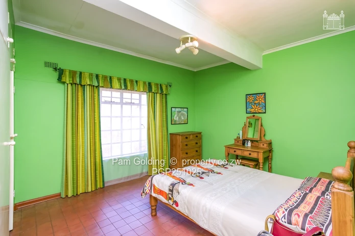 Charming Duplex Glen Lorne Apartment!!!