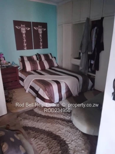 Bright 2-Bed Garden Flat in Glen Lorne