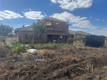6 Bedroom House
