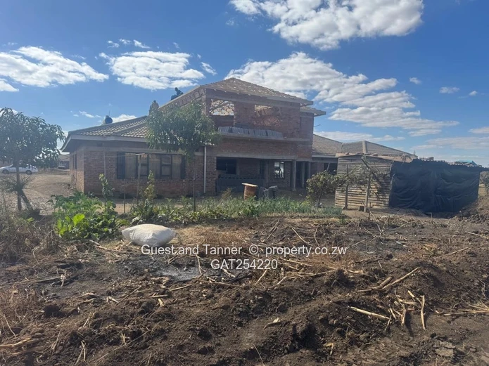 Spacious 6-Bedroom Double-Storey Home – Finish to Your Own Taste