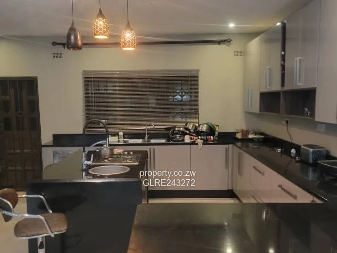 Ushewokunze: Secure Walled 3-Bed — Modern Kitchen & Borehole