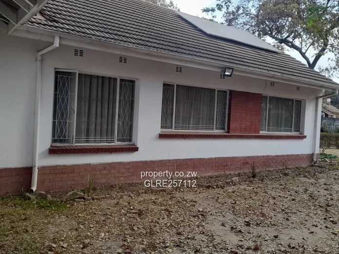 7100m² Waterfalls Stand — Bungalow, Mature Trees & Main Road Frontage