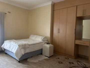 3 Bedroom Flat & Apartment