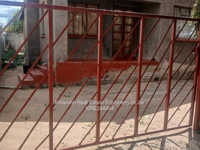 Marondera: Walled 3-Bed Home 