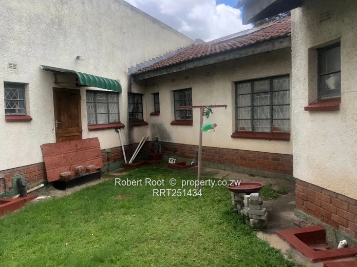 Neat Zimre Park House For Sale