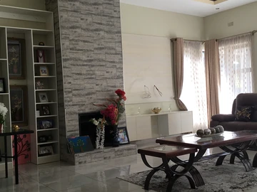 6 Bedroom House