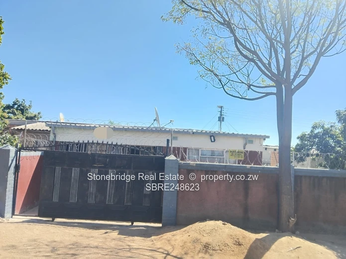 3 Bedroomed House in Lobengula West for sale