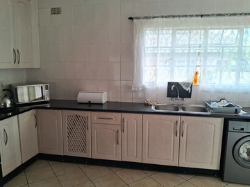 3 Bedroom Flat & Apartment