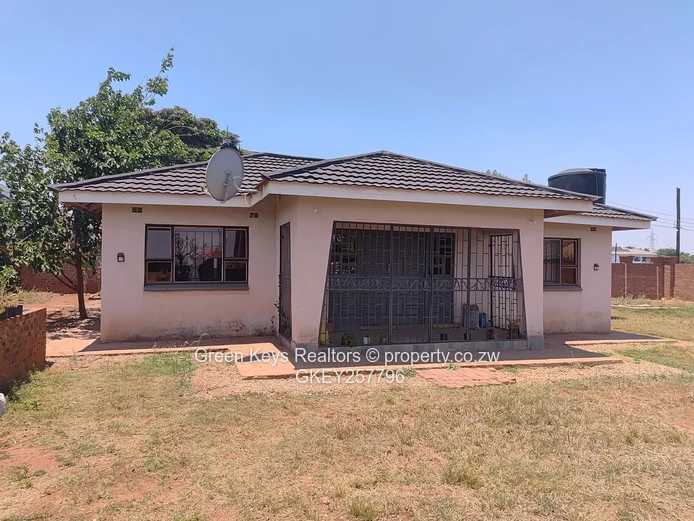 Gletwin 3 beds with main en-suitecottage on 2040sqm