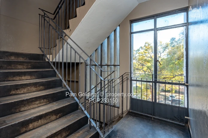 Avenues 1 bed flat for Sale (Sole Mandate)