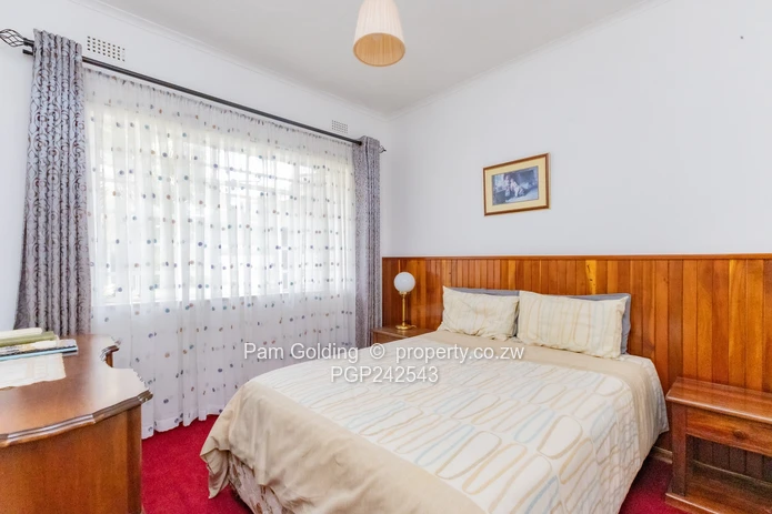 The Complete Family Estate In The Heart Of Greengrove (Sole Mandate)