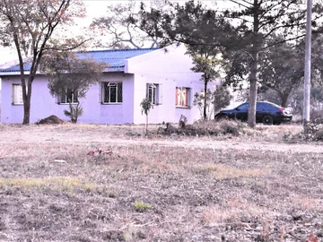 Charming 3-Bedroom Cottage on 4,218m² of Prime Land in Mzari, Chinhoyi