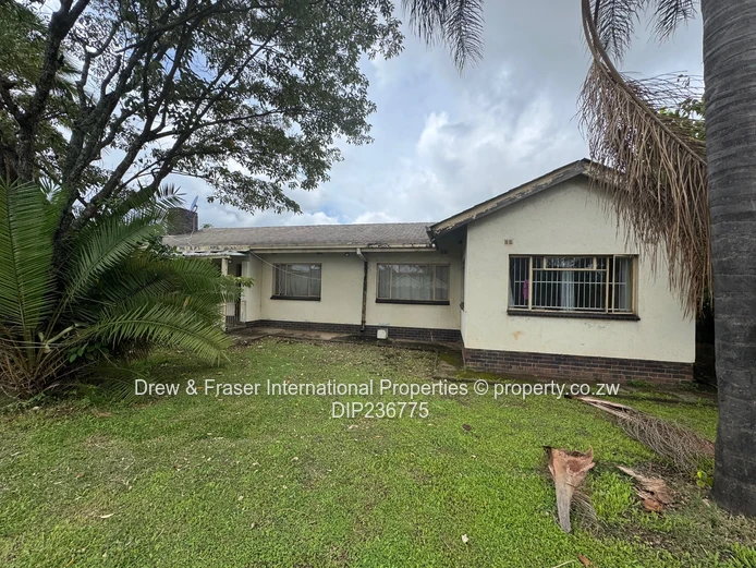 Cotswold Hills Mabelreign 3 beds House with a bedsitter cottage for sale $150k