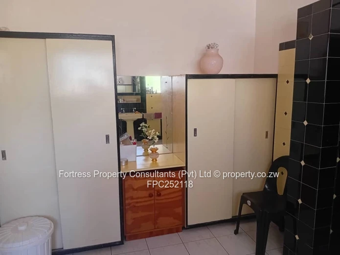 Spacious 3-Bed Home on 9 136m² with Massive Re-Development Potential