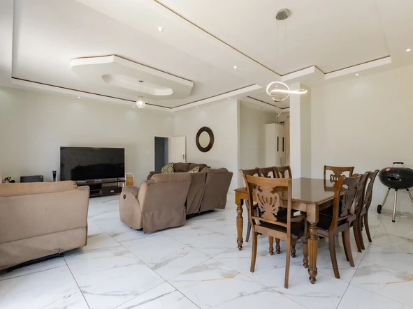 4 Bedroom Garden Flat