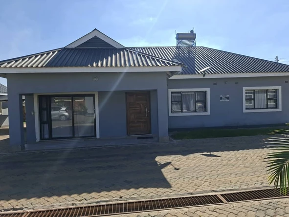 3 Bedroom Flat & Apartment