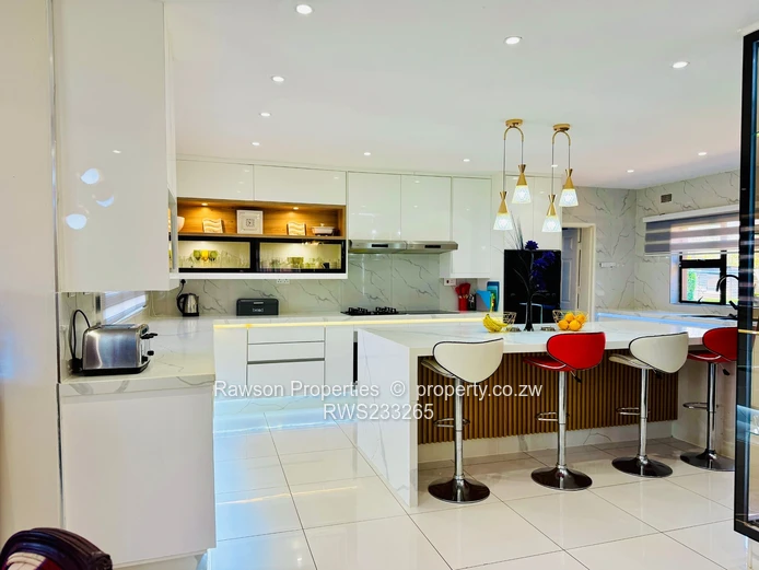 Very neat & modern house for sale in Mount Pleasant Heights (Sole Mandate)