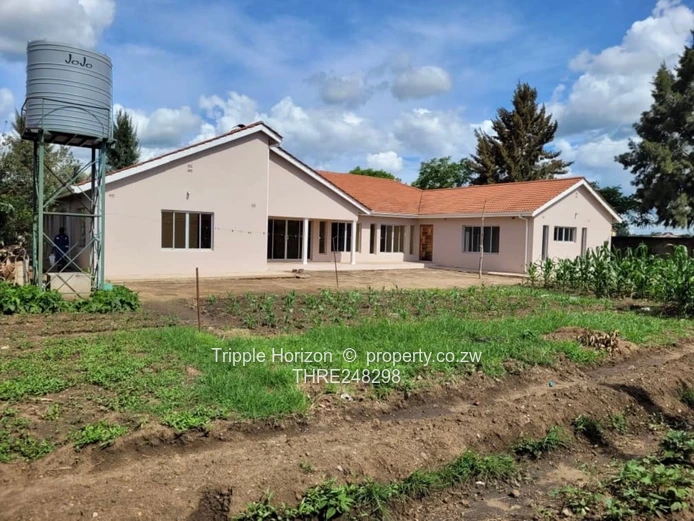Pomona: Single-storey 5-Bed Home on 2000m² Garden