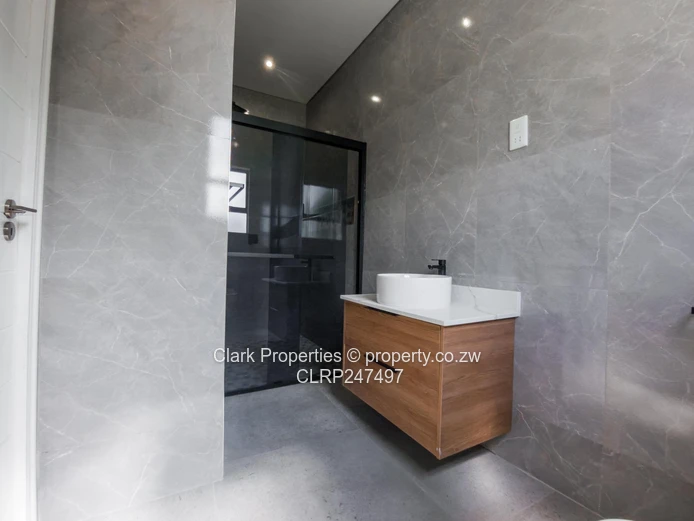 Striking Contemporary Living (Sole Mandate)